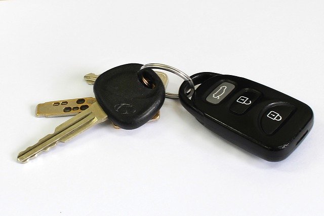 klíče od auta v ochranném obalu